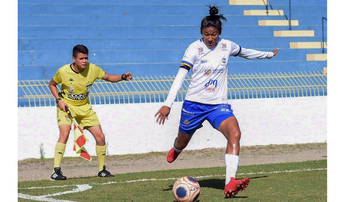 Verónica Riveiros - zagueira - São José-SP - futebol feminino