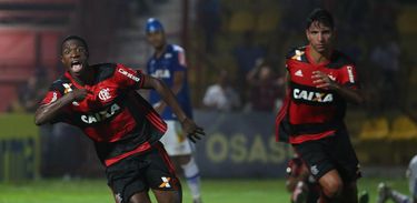 Jean Lucas e Vinícius Júnior marcaram os gols do Flamengo