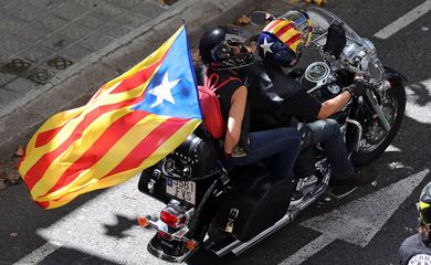 Dupla participa de ato pró-independência em Barcelona