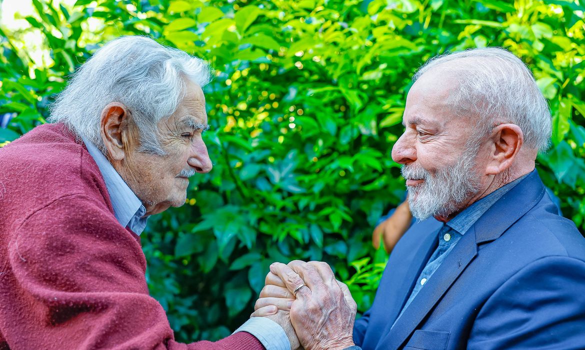 Ricardo Stuckert/PR Montevidéu, 05/12/2024 - Presidente da República, Luiz Inácio Lula da Silva concedeu a Ordem Nacional do Cruzeiro do Sul ao ex-presidente do Uruguai, Pepe Mujica. Foto: Ricardo Stuckert/PR