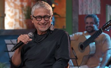 Rio de Janeiro (RJ) 30/05/2025 - O cantor e compositor Zé Renato é o convidado da apresentadora Teresa Cristina no Samba na Gamboa em tributo ao bamba Zé Keti (1921-1999) que vai ao ar na TV Brasil. Foto: TV Brasil