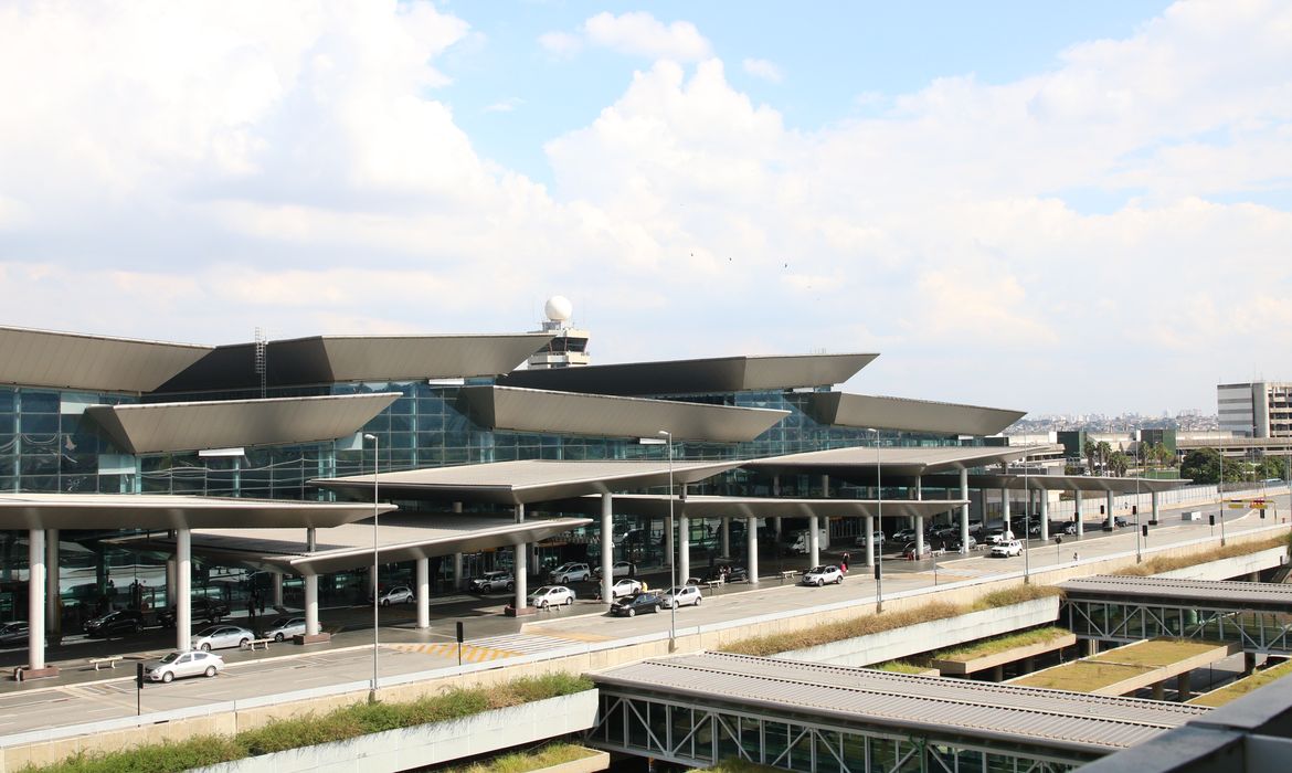 Fachada do Aeroporto Internacional de Guarulhos.