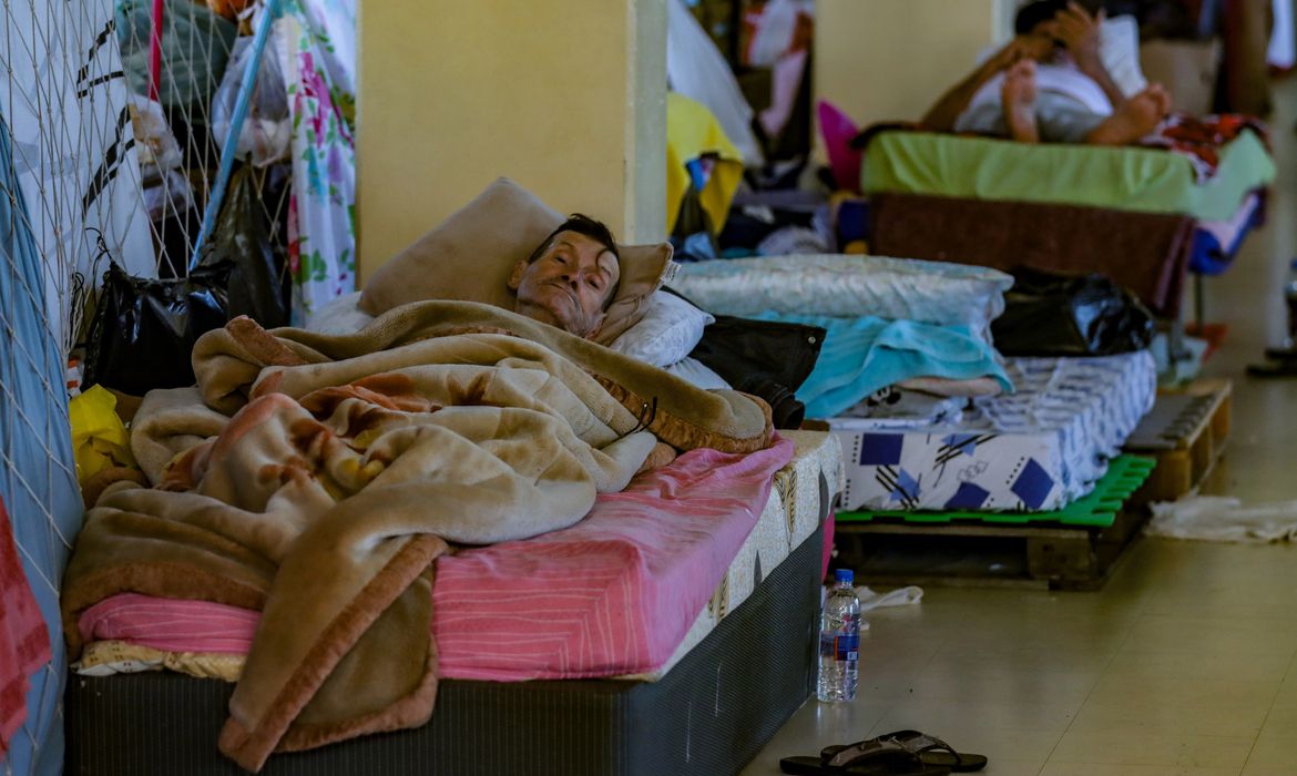 Canoas (RS), 21/05/2024 – CHUVAS/ RS - ABRIGO - Abrigo para pessoas atingidas pela enchente, na ULBRA, em Canoas. Foto: Rafa Neddermeyer/Agência Brasil