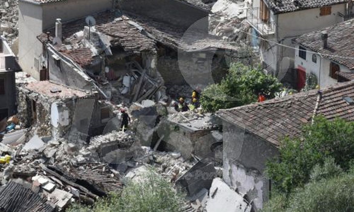 Terremoto atinge a Itália -  EPA/CROCCHIONI