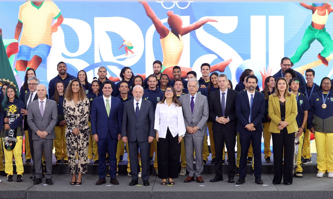 Brasília (DF) 26.08.2024 – Presidente da República, Luiz Inácio Lula da Silva, durante encontro com atletas dos Jogos Olímpicos de Paris 2024, no Palácio do Planalto. Foto: Valter Campanato/Agência Brasil