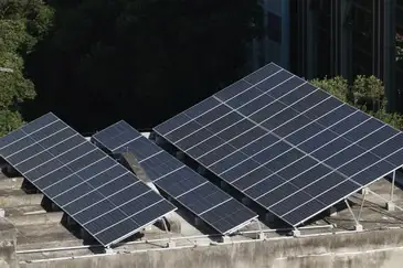 Rio de Janeiro (RJ), 28/06/2023 - Painéis solares em prédios no centro do Rio. Foto:Tânia Rêgo/Agência Brasil