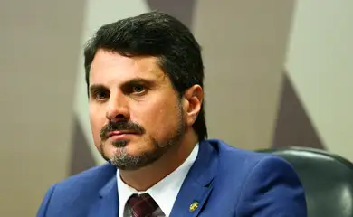  O senador Marcos do Val durante sessão da Comissão de Constituição, Justiça e Cidadania (CCJ) do Senado  para votação do projeto de lei (PLS 166/2018) que altera o Código de Processo Penal para disciplinar a prisão após a condenação em segunda