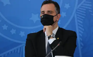 O presidente do Senado, Rodrigo Pacheco, durante entrevista coletiva após a reunião do Comitê de Coordenação Nacional de Enfrentamento da Pandemia de Covid-19
