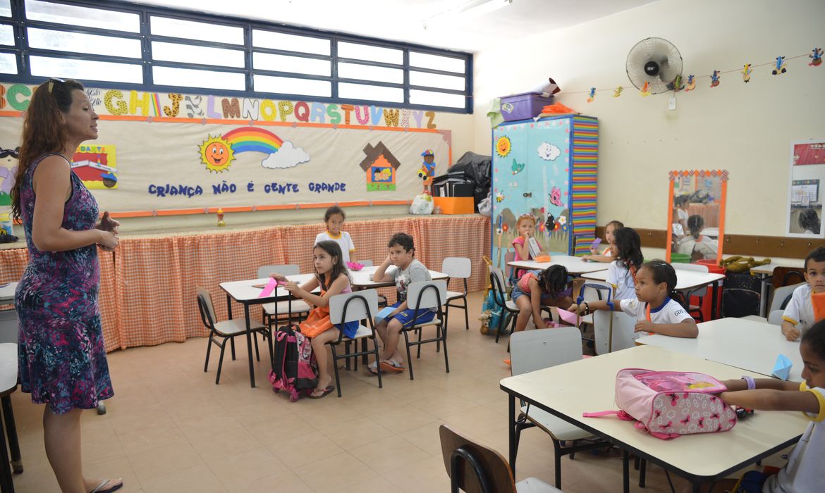 Crianças do Centro de Educação Infantil do Núcleo Bandeirante. Professora Rebeca Breder. Elza Fiuza/Agência Brasil