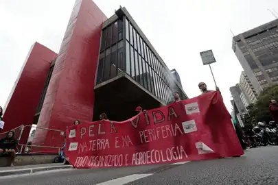 São Paulo (SP), 07/06/2025. Ato do Greenpeace no MASP contra o PL 2159. Foto: Paulo Pinto/Agência Brasil