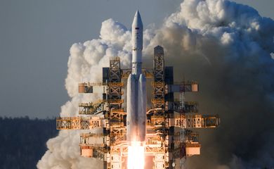 Angara-A5 rocket blasts off from its launchpad at the Vostochny Cosmodrome in the far eastern Amur region, Russia, April 11, 2024. Roscosmos/Ivan Timoshenko/Handout via REUTERS ATTENTION EDITORS - THIS IMAGE HAS BEEN SUPPLIED BY A THIRD PARTY. MANDATORY CREDIT. PICTURE WATERMARKED AT SOURCE.