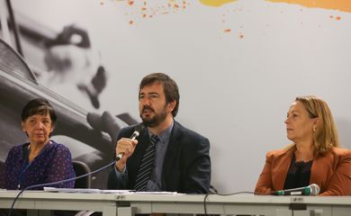 O professor da UnB, Fernando Oliveira Paulino, abriu o seminário O Futuro da Comunicação Pública