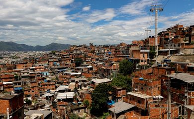 Rio de Janeiro (RJ) - 26/12/2024 - 100 fotos melhores de 2024, retrospectiva - Foto feita em 22/02/2023 - Agçomerado de casas das favelas do Complexo do Alemão, zona norte da cidade.  Foto: Tânia Rêgo/Agência Brasil