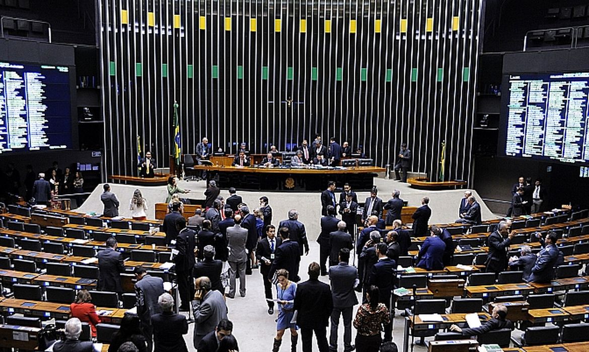 Câmara faz sessão extraordinária para votar destaques do projeto sobre renegociação da dívida dos estados