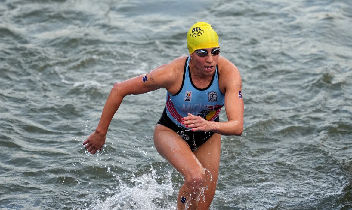 Paris 2024 Olympics - Triathlon - Women's Individual - Paris, France - July 31, 2024. Claire Michel of Belgium in action. REUTERS/Aleksandra Szmigiel