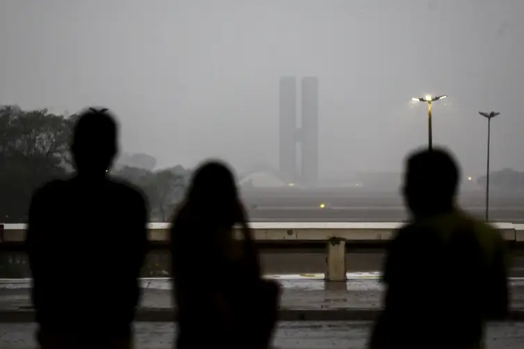 Marcelo Camargo/Agência Brasil Após 119 dias de seca, volta a chover no DF.