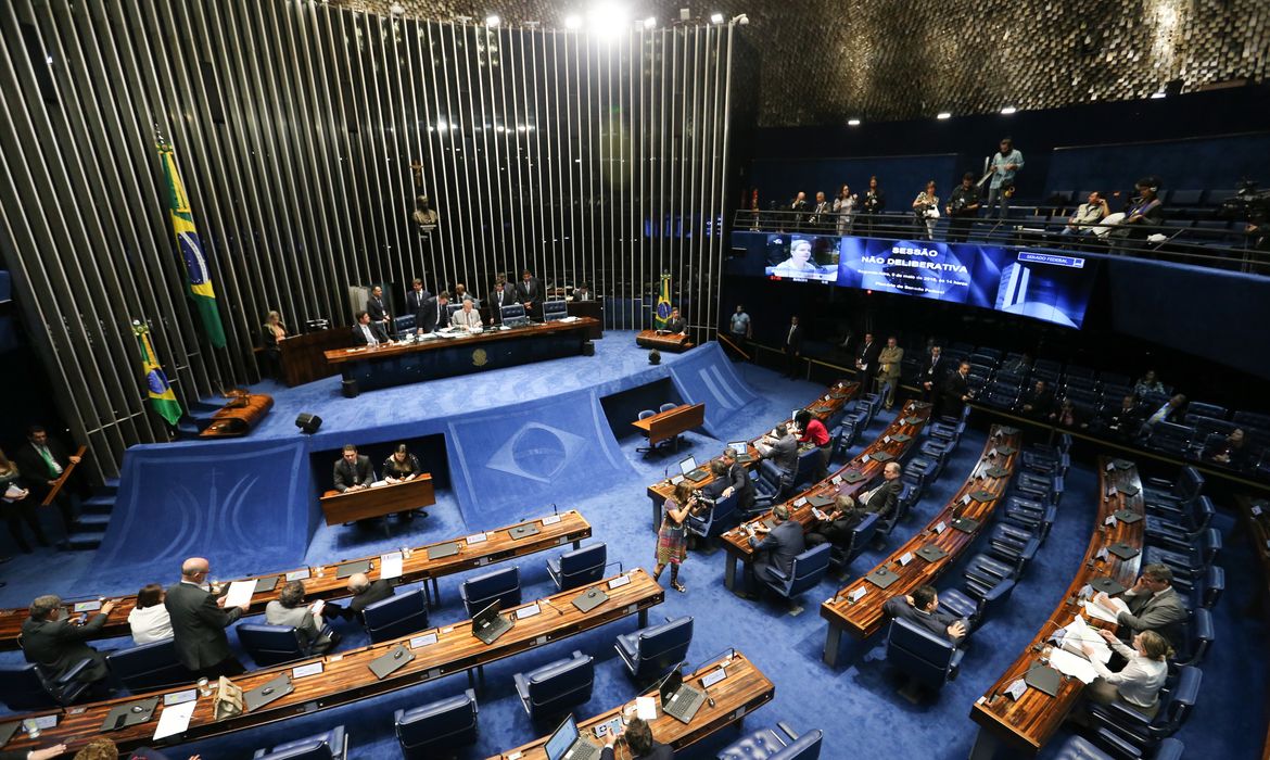 Brasília - Presidente do Senado, Renan Calheiros, mantém o trâmite normal do processo de impeachment da presidenta Dilma no Senado  (Fabio Rodrigues Pozzebom/Agência Brasil)