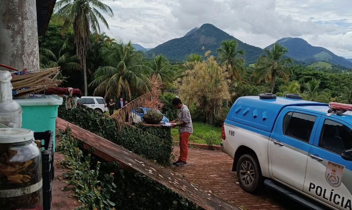  Famílias de baixa renda são despejadas em Maricá