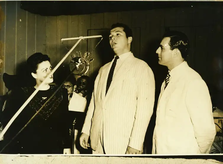 Coleção José Ramos Tinhorão/ IMS Antônio Maria, Dircinha Batista e Carlos Frias, 1944. Fortaleza.