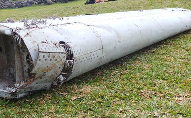 Pedaço de asa encontrado no dia 29 de junho, na Ilha de Reunião, pertence ao avião da Malaysia Airlines que desapareceu no dia 8 de março do ano passado
