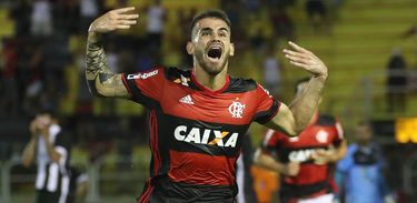 Felipe Vizeu marcou o gol da vitória do Flamengo