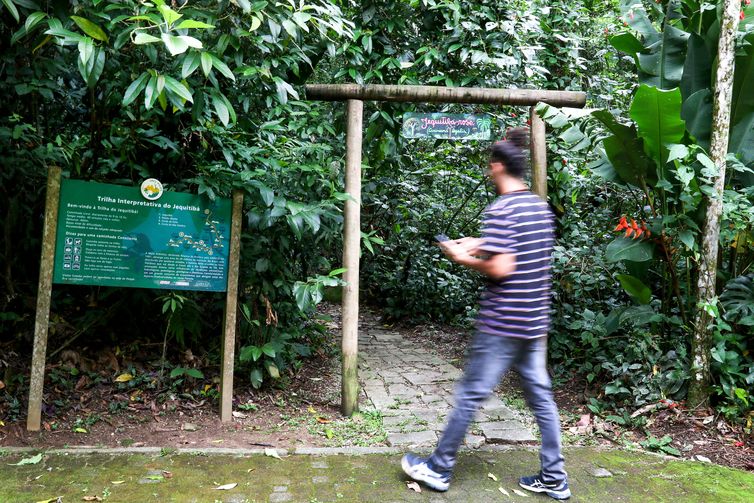 Cachoeiras de Macacu (RJ), 28/03/2023 -Entrada para a Trilha Interpretativa do Jequitibá, no Parque Estadual dos Três Picos, Região Serrana do Rio de Janeiro. Foto: Tânia Rêgo/Agência Brasil