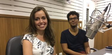 Entrevista da apresentadora Isabela Azevedo com o economista Alexandre Andrada