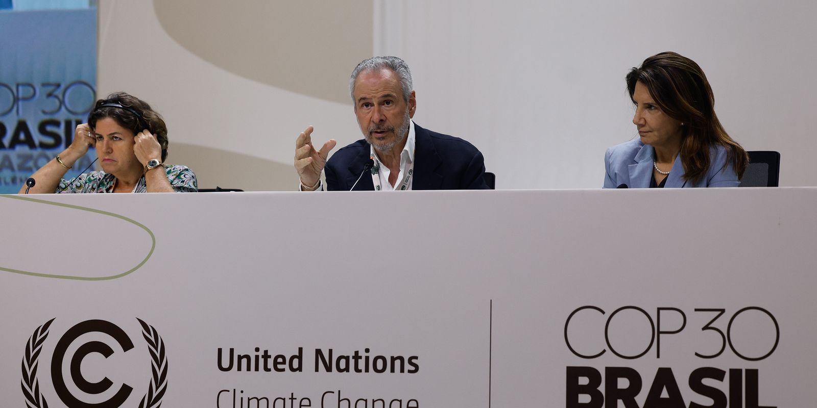 COP30 já fechou compromissos e negociações continuam nesta terça-feira