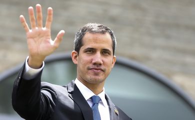  O presidente interino da Venezuela, Juan Guaidó, após encontro com embaixadores de países da União Europeia, n sede da delegação da União Europeia no Brasil. 
