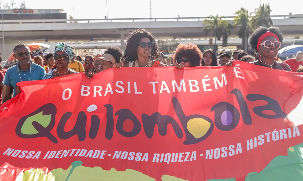 Brasília (DF) 16/05/2024 - O 2º Aquilombar com o tema Ancestralizando o Futuro, o maior evento quilombola do país reuniu comunidades de todas as regiões e biomas do Brasil. Caravanas de diferentes estados participam do evento, organizado pela Coordenação Nacional de Articulação de Comunidades Negras Rurais Quilombolas (CONAQ). 
Foto: Joédson Alves/Agência Brasil