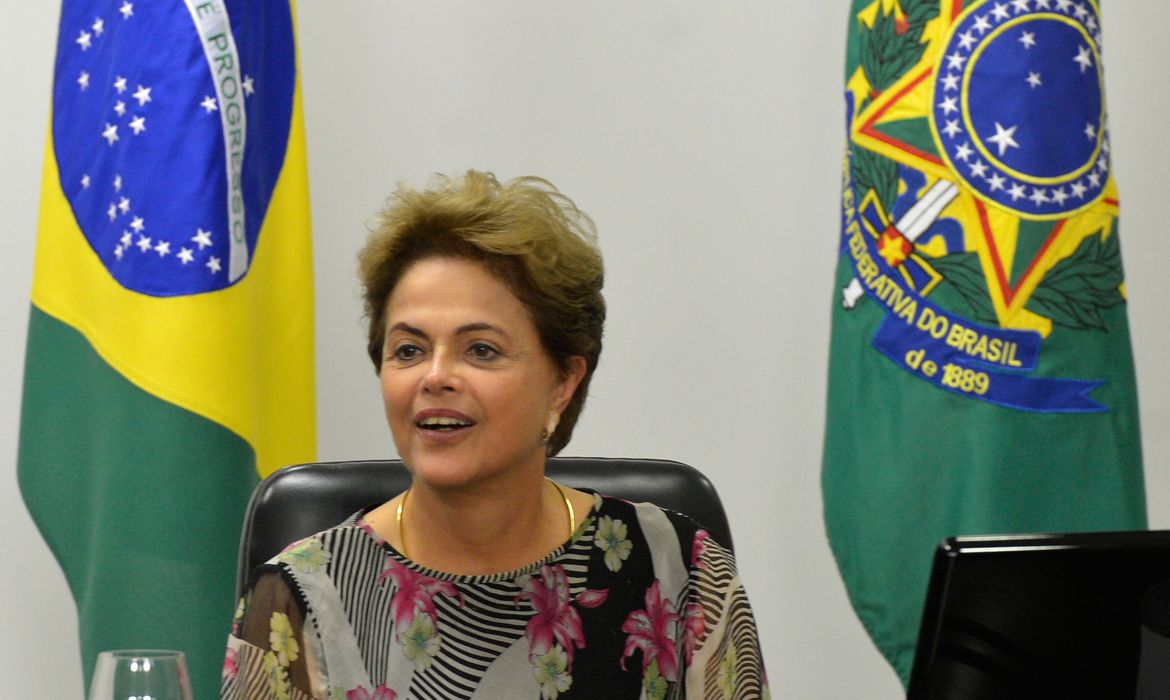 Presidenta Dilma Rousseff durante reunião com líderes dos partidos da base aliada da Câmara dos Deputados, no Palácio do Planalto (Wilson Dia/Agência Brasil)