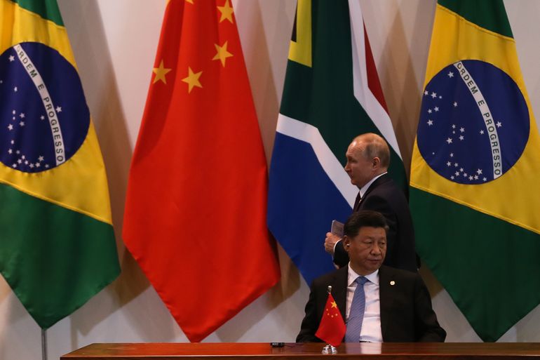 Os presidentes da Russia, Vladimir Putin e da China, Xí Jìnpíng, durante, Diálogo dos Líderes com o Conselho Empresarial do BRICS 