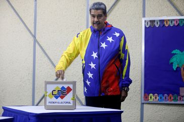 Venezuelan President Nicolas Maduro votes during presidential election in Caracas, Venezuela July 28, 2024. REUTERS/Fausto Torrealba