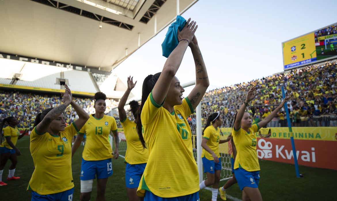 seleção feminina brasileira vence Canadá por 2 a 1 na Neo Química Arena - em 15/11/2022