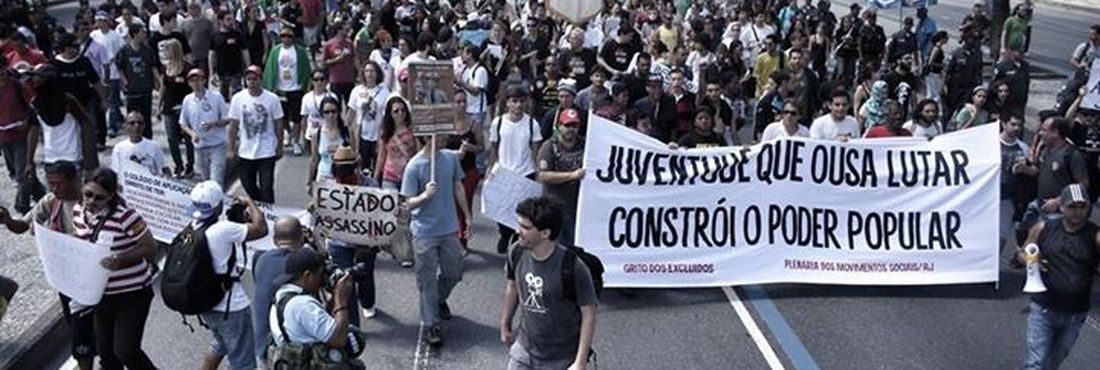 Grito dos Excluídos marcha pela Av. Presidente Vargas no Rio de Janeiro