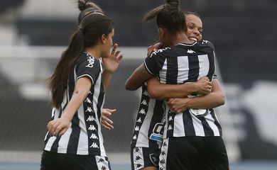 Botafogo venceu o Ceará de virada por 2 a 1 no Nilton Santos.
