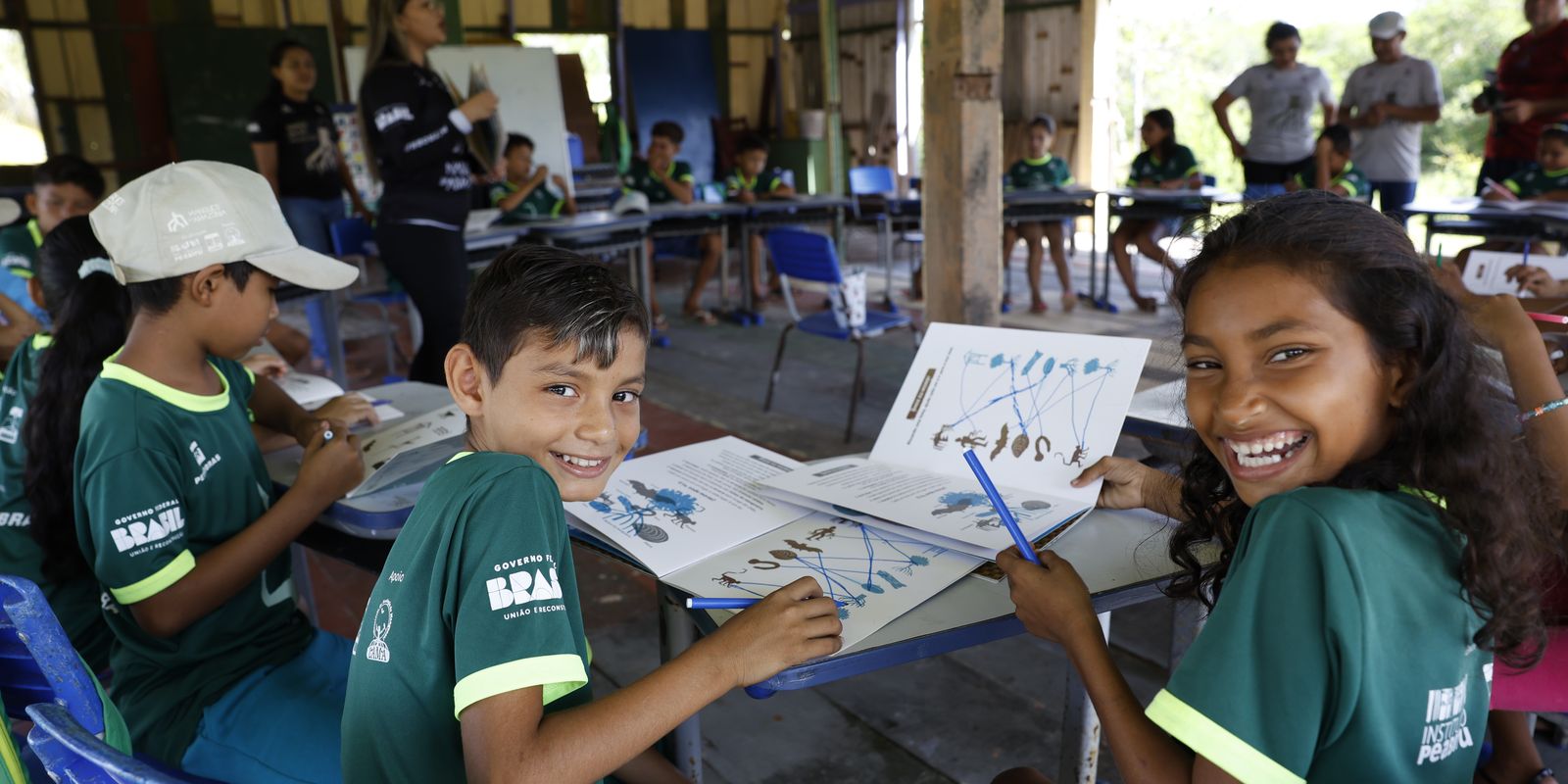 “Z de zangão”: projeto aproveita vivências para alfabetizar no mangue “Z de zangão”: projeto aproveita vivências para alfabetizar no mangue