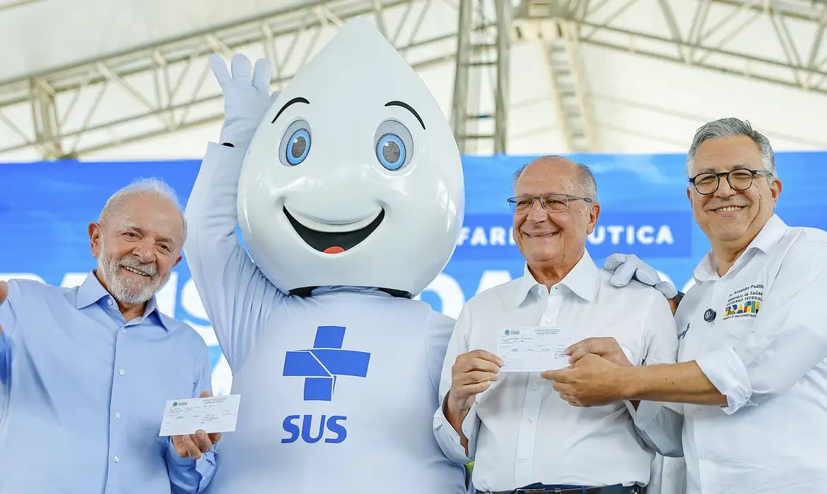Presidente da República, Luiz Inácio Lula da Silva, durante a visita e cerimônia de inauguração da Fábrica da Novo Nordisk.
Fábrica da Novo Nordisk, Montes Claros - MG.

Foto: Ricardo Stuckert / PR