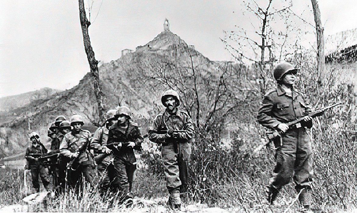 FEB - MONTE CASTELLO - Soldados da Força Expedicionária Brasileira-FEB no segundo assalto da batalha de Monte Castelo, Itália, na Segunda Guerra Mundial. Foto: Força Expedicionária Brasileira/Domínio Pùblico