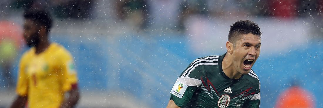 Oribe Peralta marca para o México em partida contra Camarões