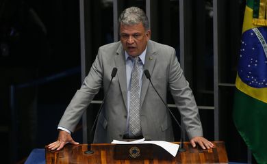 Brasília - Senador Sérgio Petecão durante sessão do impeachment no Senado, conduzida pelo presidente do STF, Ricardo Lewandowski (Fabio Rodrigues Pozzebom/Agência Brasil)