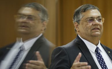 Brasília (DF), 24/07/2023 - O ministro da Justiça e Segurança Pública, Flávio Dino, durante coletiva de imprensa sobre ação da Polícia Federal em torno do inquérito que investiga a morte da vereadora Marielle Franco e do motorista Anderson Gomes. Foto: Marcelo Camargo/Agência Brasil