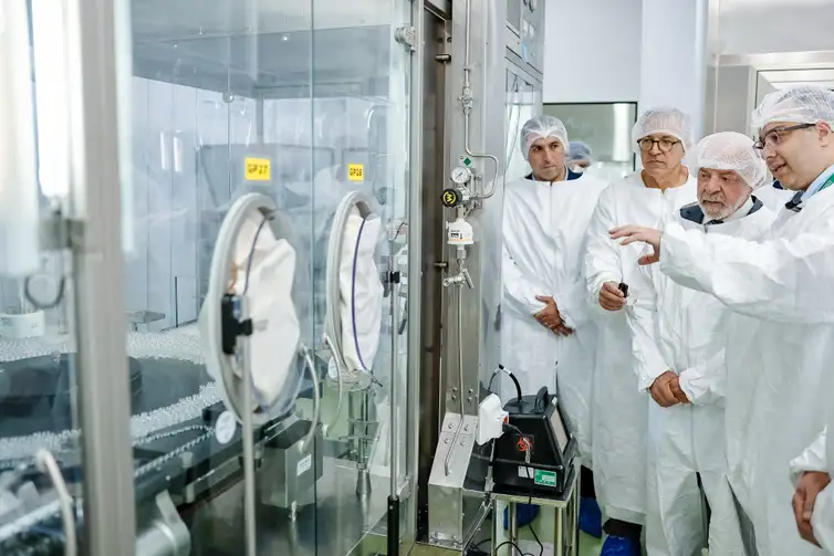 09.02.2026 - Presidente da Rep&uacute;blica, Luiz In&aacute;cio Lula da Silva, durante visita ao Centro de Produ&ccedil;&atilde;o de Vacina contra a Dengue (PVD) do Instituto Butantan. S&atilde;o Paulo (SP) - Brasil Foto: Ricardo Stuckert / PR
