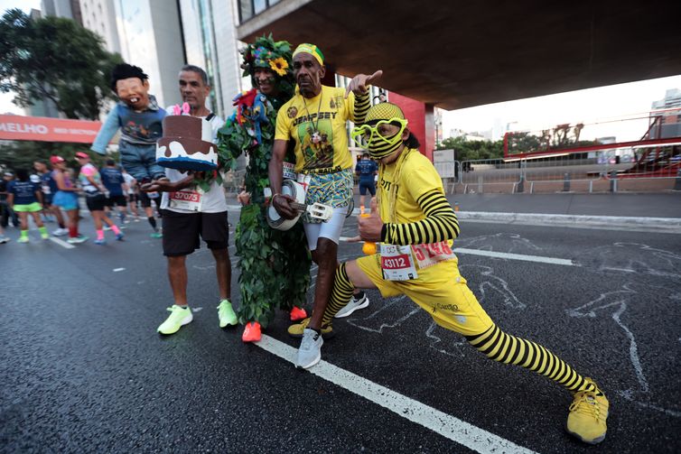 São Paulo (SP), 31/12/2025 - Pessoas aguardam o início da 100ª Corrida Internacional de São Silvestre. Foto: Paulo Pinto/Agencia Brasil