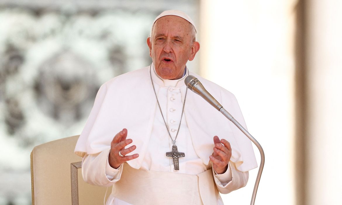 Papa Francisco durante audiência geral semanal no Vaticano