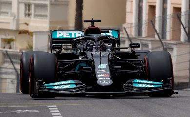 Lewis Hamilton no treino em Mônaco