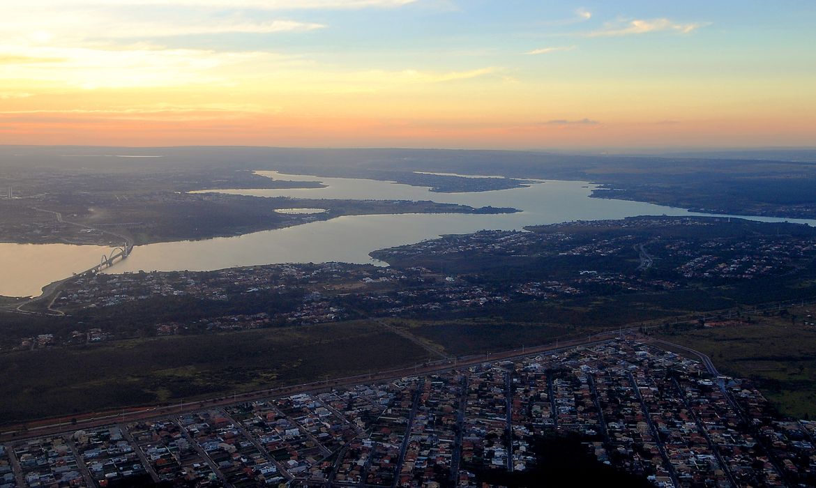 Brasília - Foto aérea do lago Paranoá (Wilson Dias/Agência Brasil)