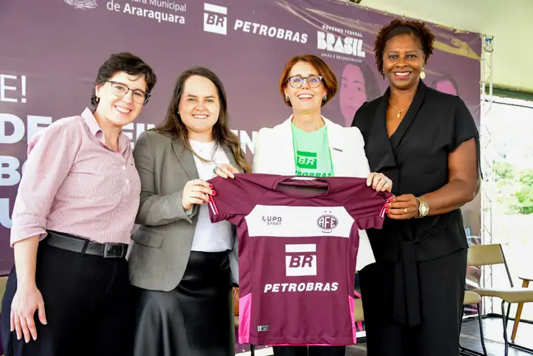 Ana Lorena Marche, Nuty Silveira, Clarice Coppetti e Roseli Gustavo - Ferroviária - fechamento do projeto do primeiro centro de treinamento de futebol feminino do Brasil<br /> 