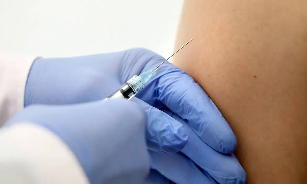 Vacina, vacinação,seringa, covid 19