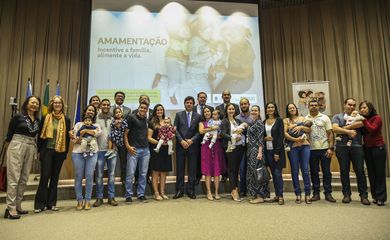 O ministro da Saúde, Luiz Henrique Mandetta, lança a campanha anual de incentivo à amamentação, durante a solenidade de abertura da Semana Mundial de Amamentação 2019, na sede da Opas em Brasília.